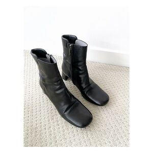 Authentic Gucci Black Leather Ankle Boots – Size 8.5 (Style 10402380)